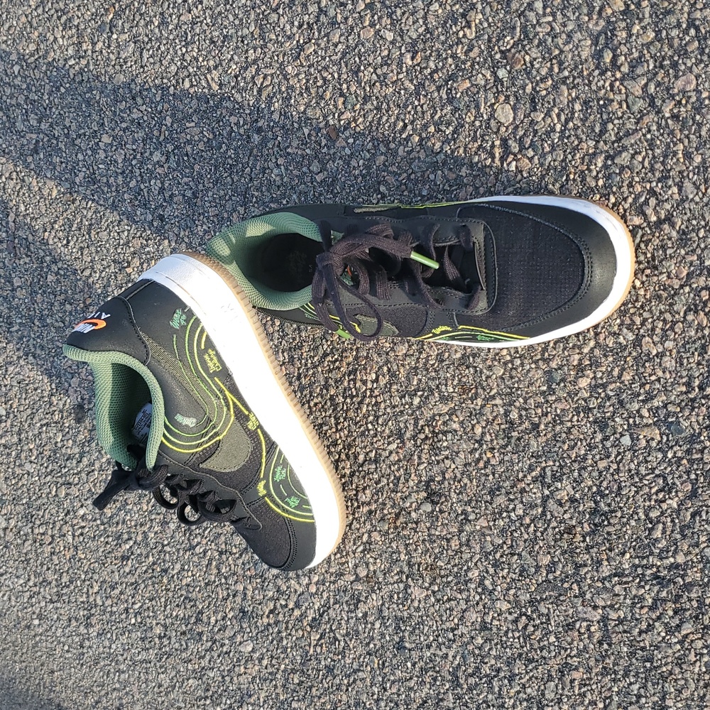 Nike Air Force 1 LV8 1 Black / Carbon Green-Treeline Size 8 - Picture 2 of 16